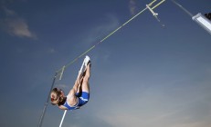 F1赛车赛场焦点！法国队对阵俄罗斯队，超级对决，球迷热情点燃赛场