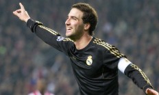 德罗巴回归赛场，战术调整首场状态亮眼，塞尔维亚队观众沸腾！